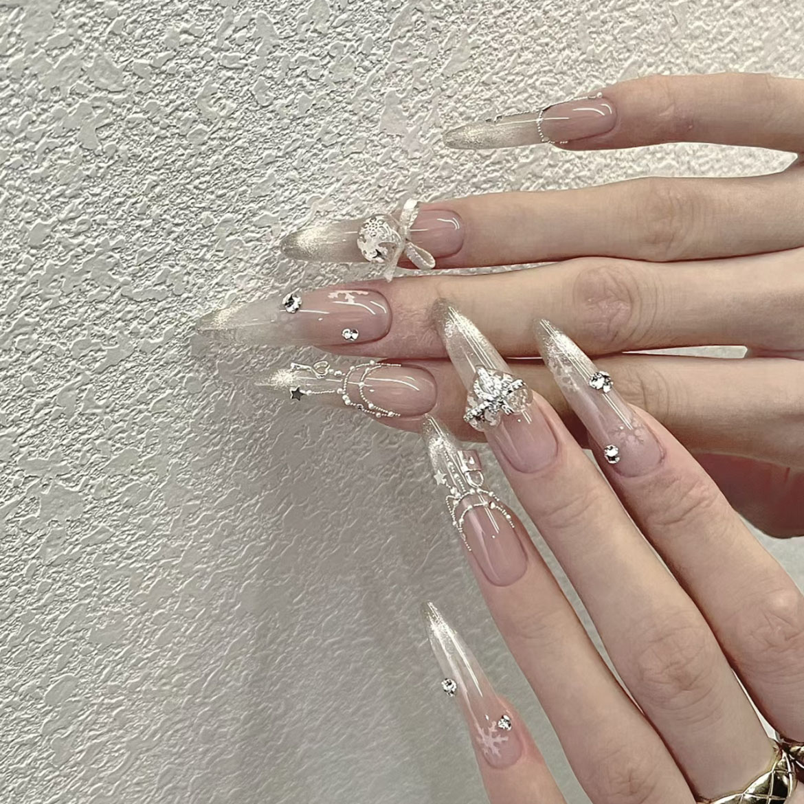 圣诞节日清透猫眼穿戴甲美甲