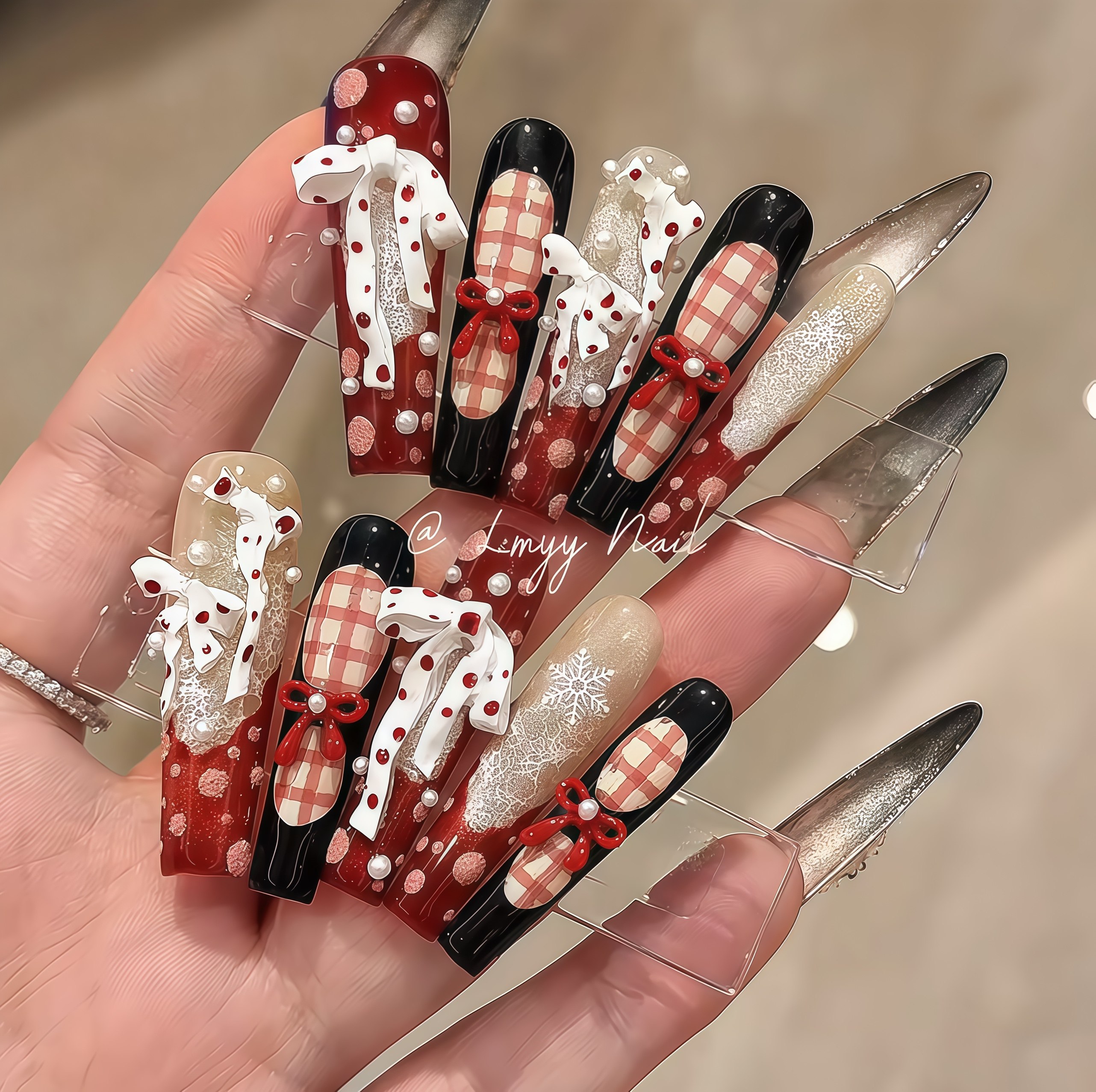 米奇波点新年红色2026年新款穿戴甲小红书同款蝴蝶结美甲贴片,彩妆/香水/美妆工具,穿戴甲/甲片,淘宝优惠券,粉丝福利购,淘宝优惠卷