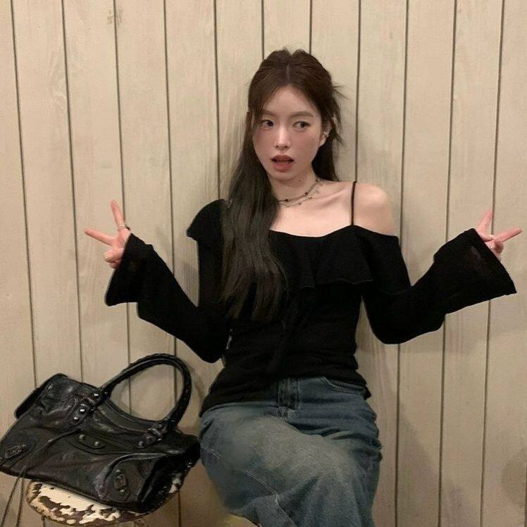 黑色荷叶边一字肩打底衫复古2024新款显瘦打底衫别致长袖上衣女装