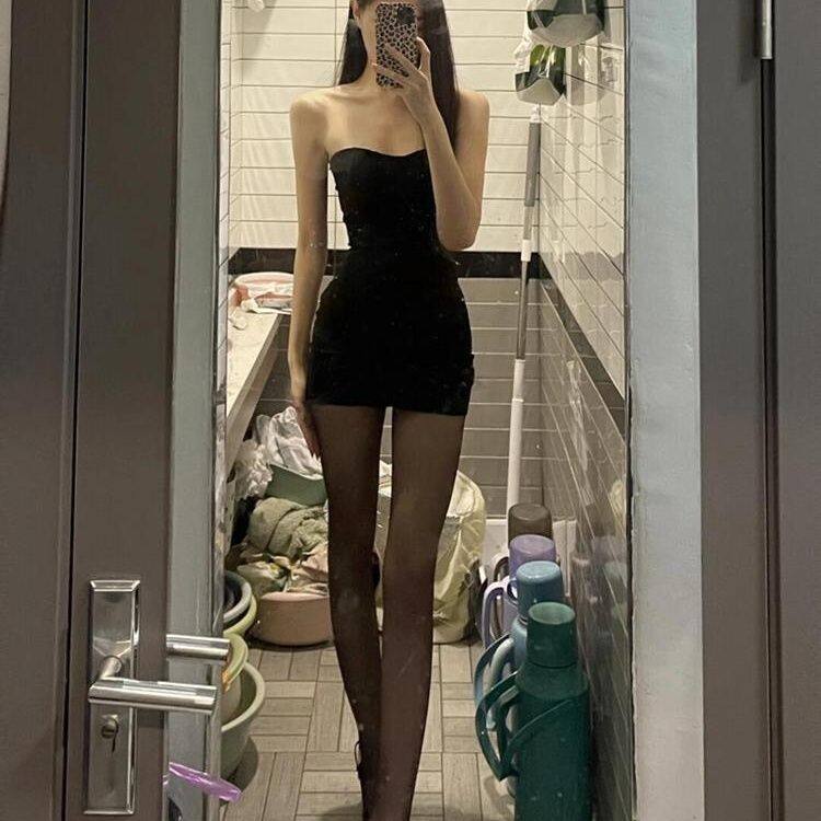 纯欲性感性感抹胸连衣裙女2026年春季新款辣妹修身显瘦包臀短裙子