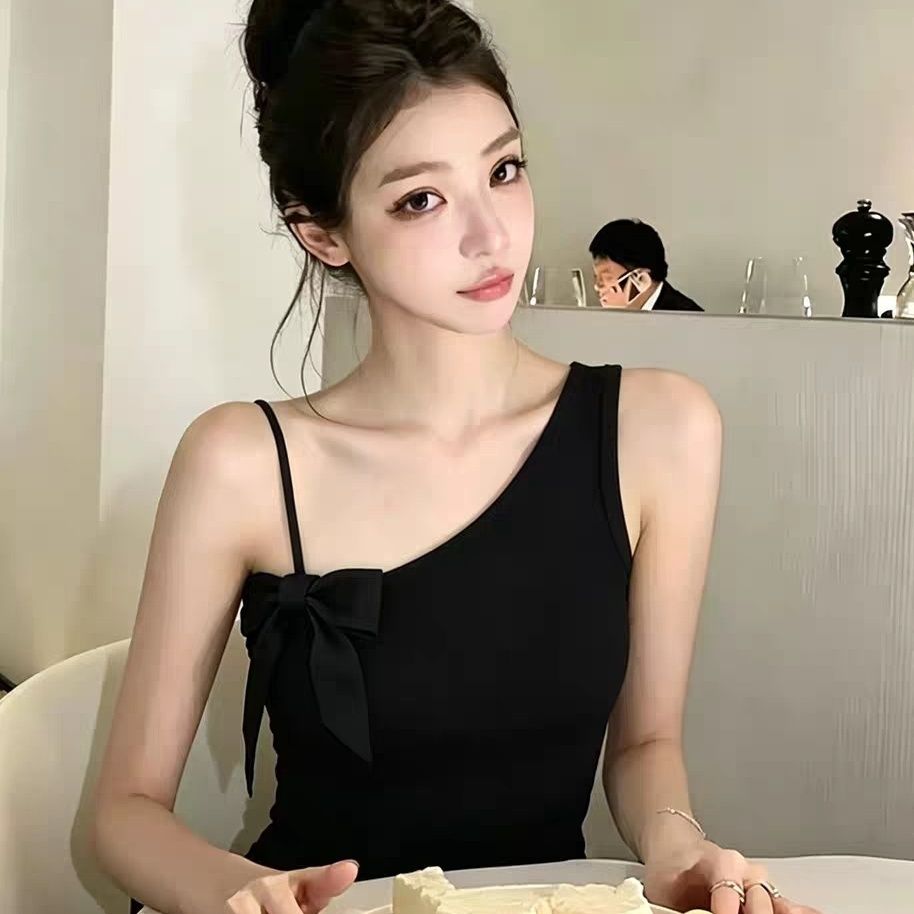 黑色斜肩蝴蝶结吊带背心女2026夏设计感气质修身显瘦百搭无袖上衣