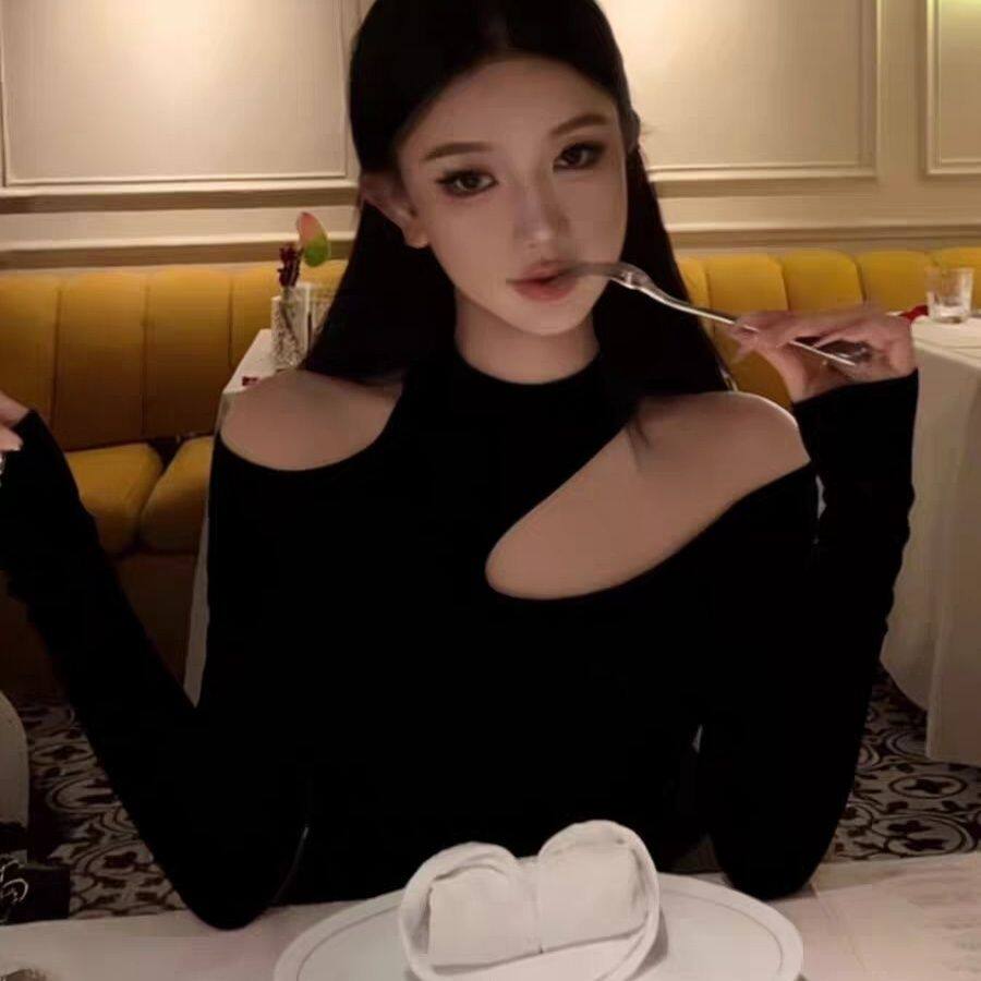 2026春季新款黑色镂空半高领打底衫女纯欲辣妹设计感长袖丝绒上衣