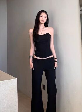 美式性感弧形抹胸背心女2026新款黑色辣妹修身显瘦短款打底上衣