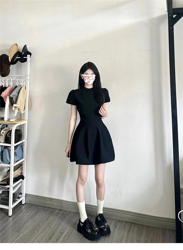 法式黑色连衣裙子女装夏季2025新款高级感收腰显瘦小黑裙蓬蓬短裙