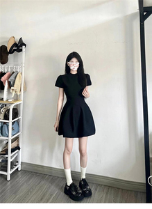 法式黑色连衣裙子女装夏季2025新款高级感收腰显瘦小黑裙蓬蓬短裙