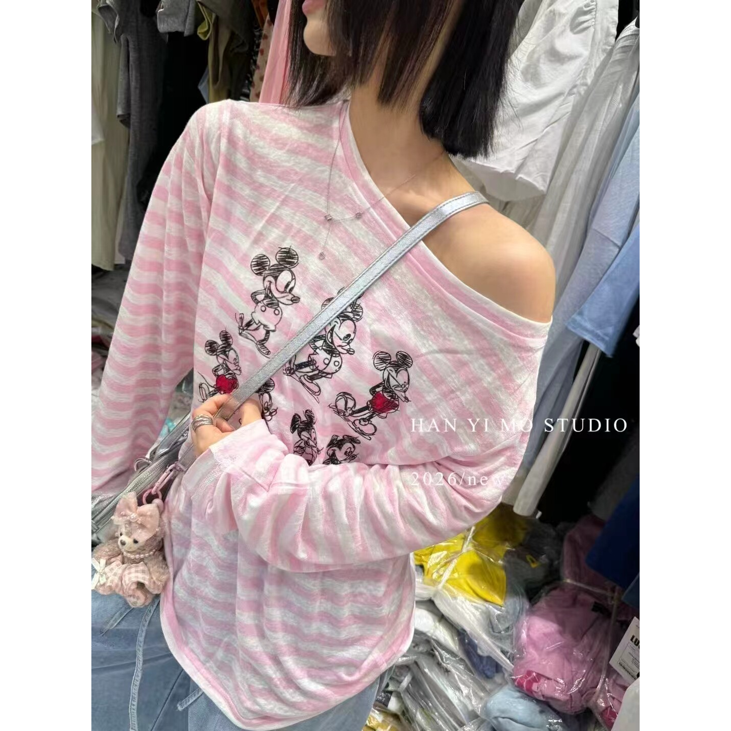 美式涂鸦印花斜肩t恤女春夏季新款薄款防晒罩衫宽松露肩长袖上衣