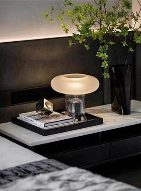 中古风轻奢样板间卧室床头柜组合搭配摆件现代软装艺术品创意摆设