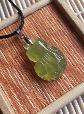 天然岫玉冰透绿色吊坠