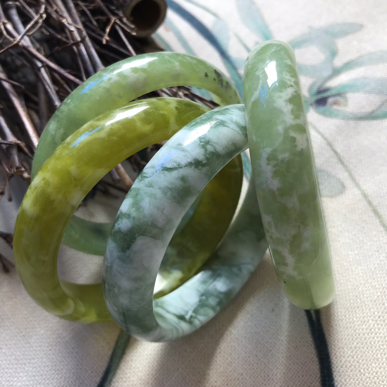 镯子女款绿色天然岫玉