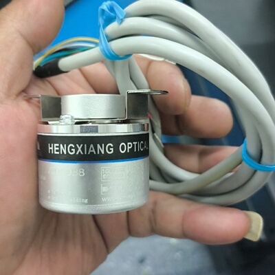 一个恒祥HENGXIANG光电编码器，型号K38-T3V2议价