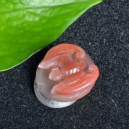 蝙蝠俏色荔枝冻福在眼前南红玛瑙