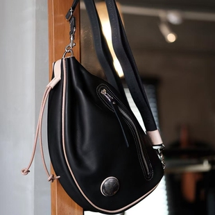 官方代理日本REDMOON红月饺子包STOMACH BB牛皮胸包斜挎机车背包