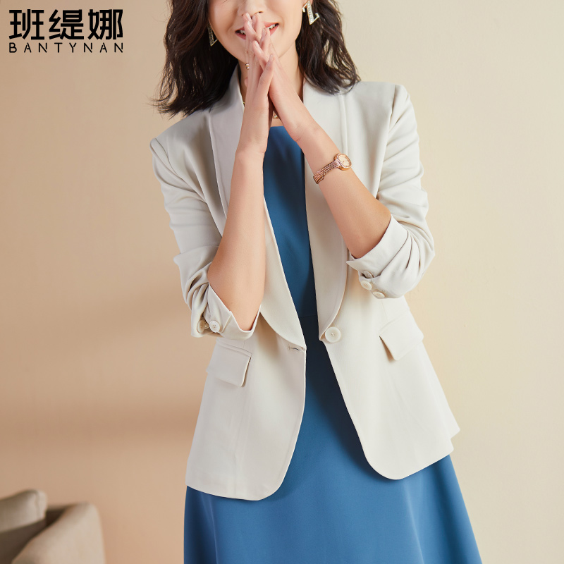 白色西装外套女秋季2024薄款休闲气质小个子短款时尚百搭西服上衣