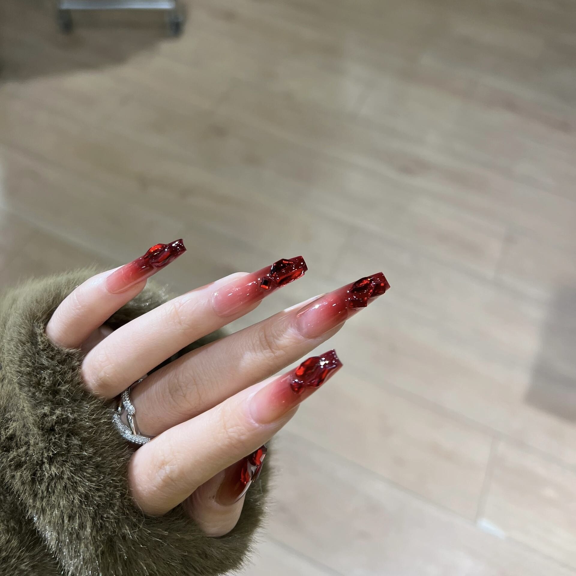 手工定制穿戴美甲长款新年战甲红色满钻爆闪渐变显白婚甲新娘孕妇,彩妆/香水/美妆工具,穿戴甲/甲片,淘宝优惠券,粉丝福利购,淘宝优惠卷