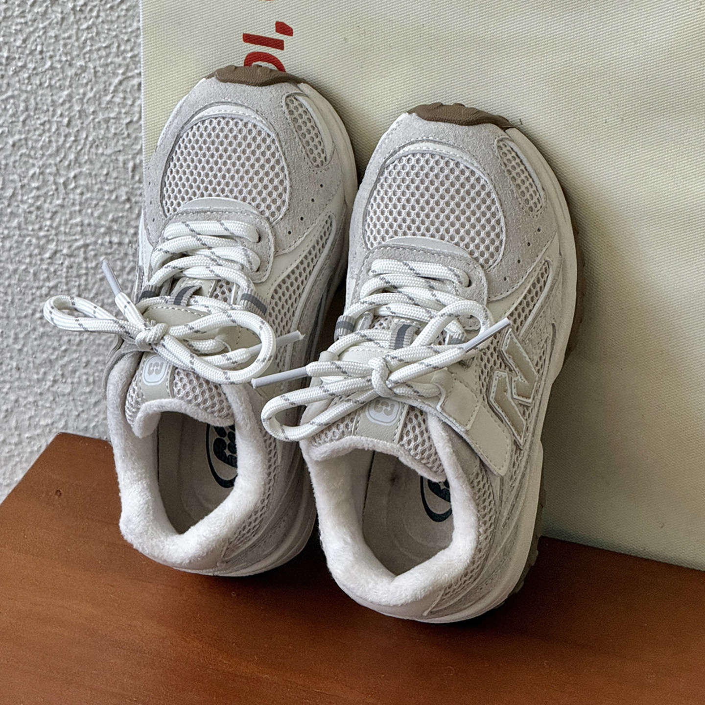 儿童加绒运动鞋女童超轻跑步鞋2025新款秋冬青少年男童鞋保暖棉鞋