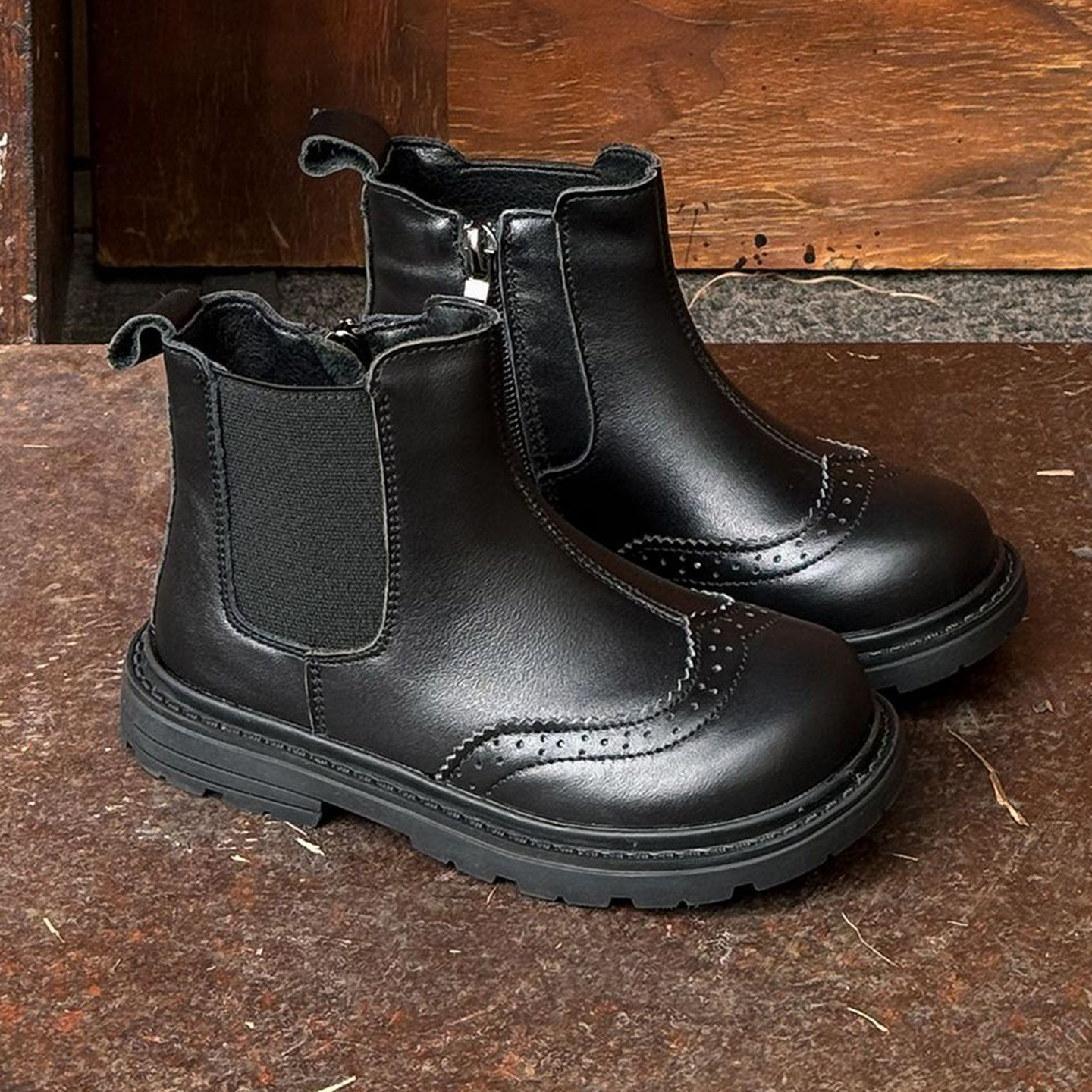 真皮百搭英伦风儿童马丁靴2025新款秋冬加绒男女童短靴保暖二棉靴