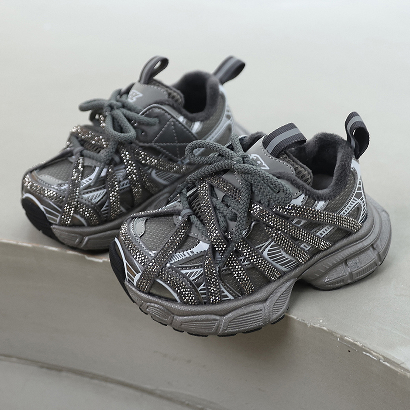 YG水钻加绒巴黎儿童老爹鞋女童二棉运动鞋2025新款冬季轻便跑步鞋