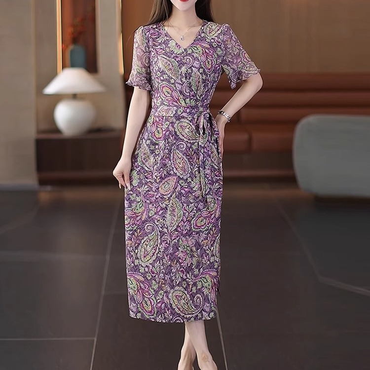 气质雪纺碎花连衣裙女2025夏季新款遮肉显瘦V领中长款沙滩裙子潮