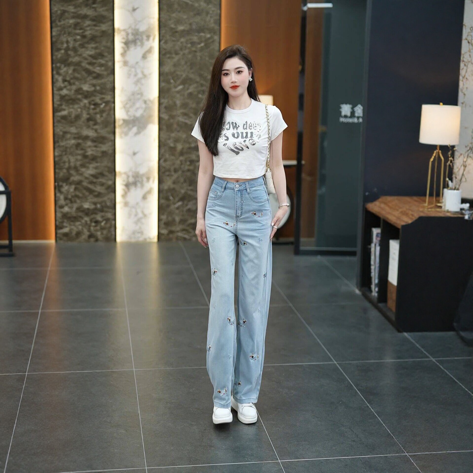 可爱小羊刺绣牛仔阔腿裤女2026春夏流行新款高腰显瘦直筒休闲裤子