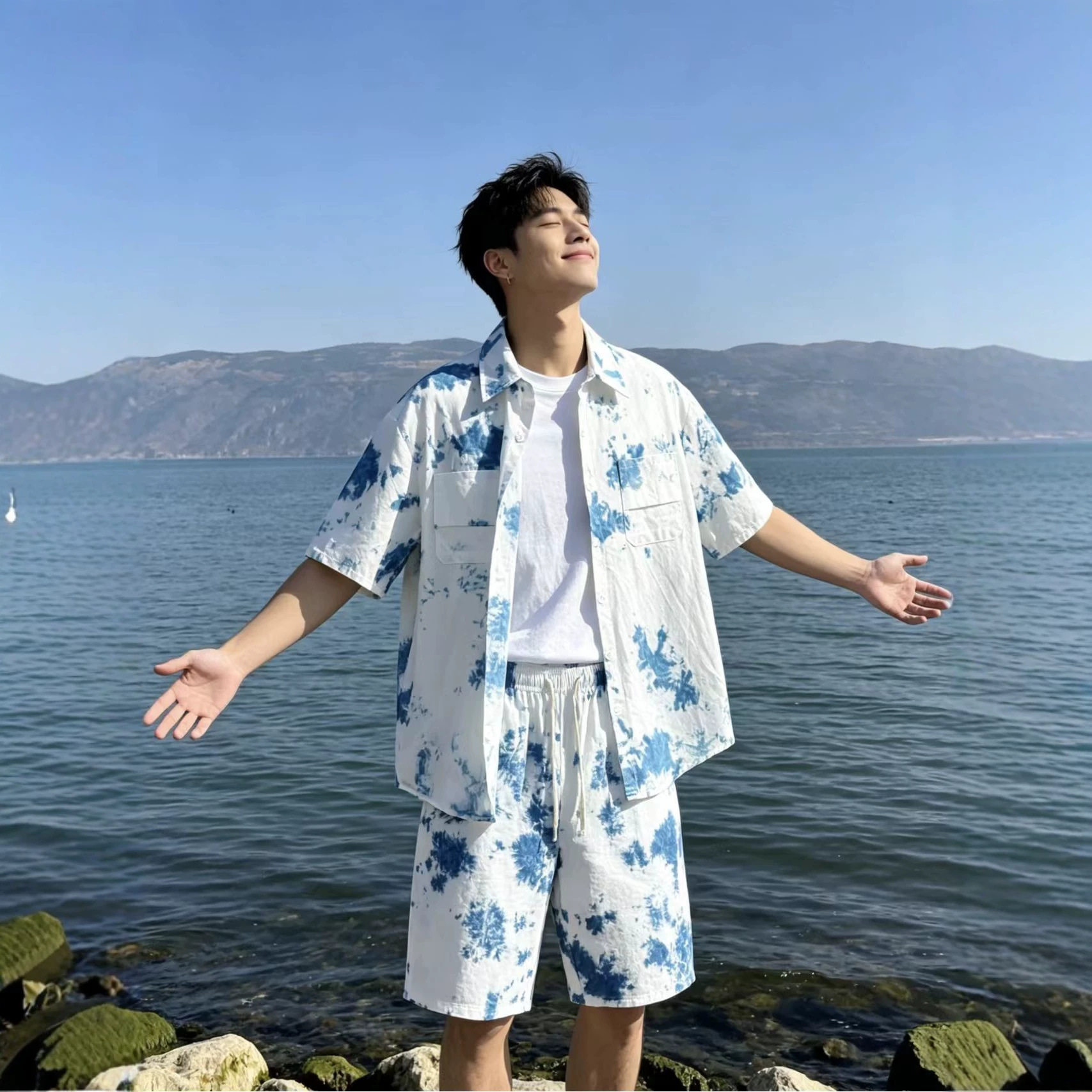 云南大理蓝白扎染短袖衬衫男款翻领双口袋宽松衬衣夏季休闲扎染衬图片