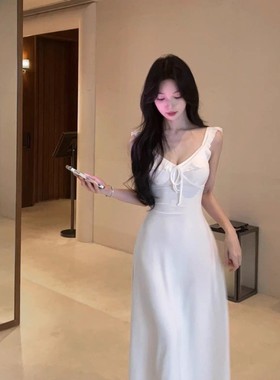 温柔风白色吊带露背连衣裙子女夏季2025新款海边度假气质绝美长裙