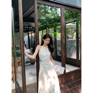 纯欲挂脖吊带连衣裙女夏季 设计感气质镂空露腰收腰显瘦流苏长裙子