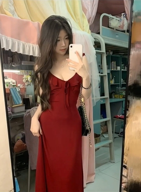 温柔风白色吊带露背连衣裙子女夏季2025新款海边度假气质绝美长裙