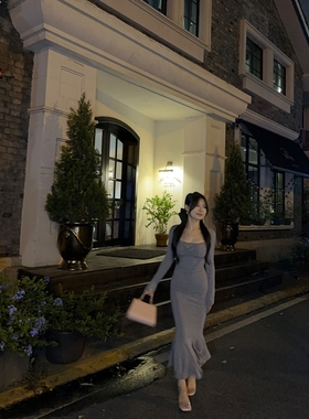 灰色长袖方领针织连衣裙女秋季纯欲辣妹裙子性感收腰包臀鱼尾长裙