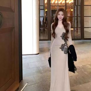 显瘦连衣裙 设计感蕾丝拼接修身 秋季 新款