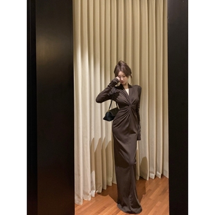 收腰内搭打底长裙子 修身 赫本风设计感V领皱褶连衣裙女秋冬季 新款