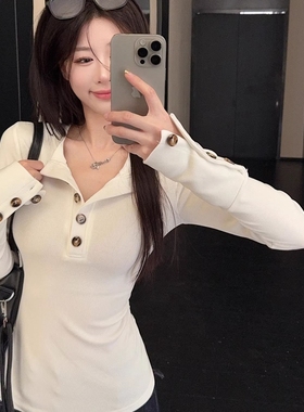 白色辣妹风半开领纽扣长袖T恤打底衫女秋冬短款内搭修身显瘦上衣