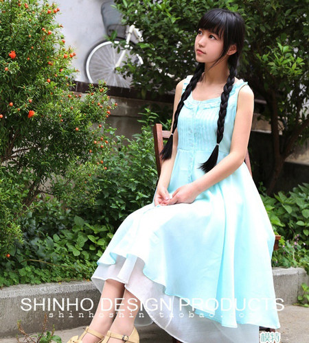 设计星河度大田园可爱无袖连衣裙