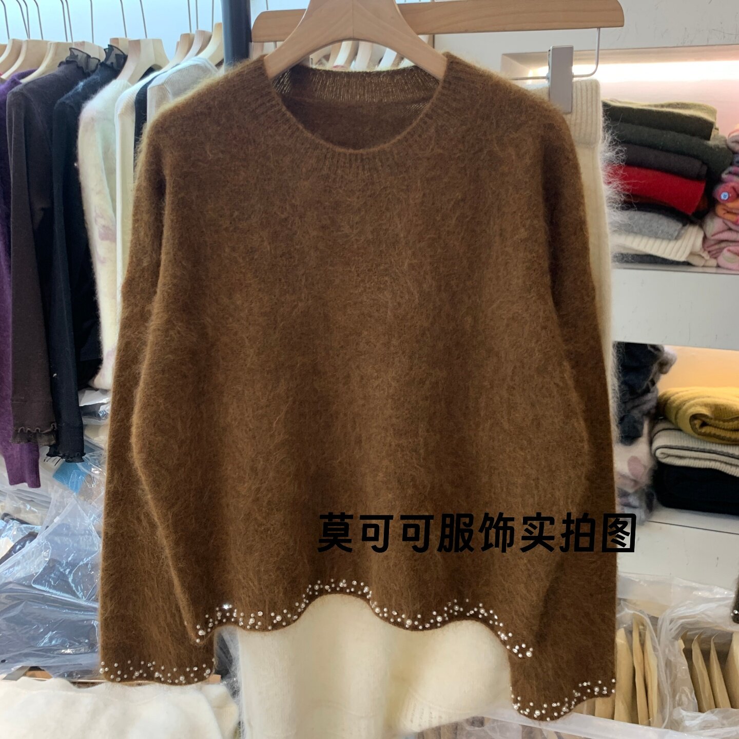 秋冬丝绒钉珠圆领长袖女针织衫
