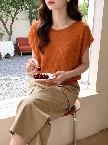 后背蕾丝拼接圆领飞飞袖针织衫女夏季新款显瘦薄款上衣M86081