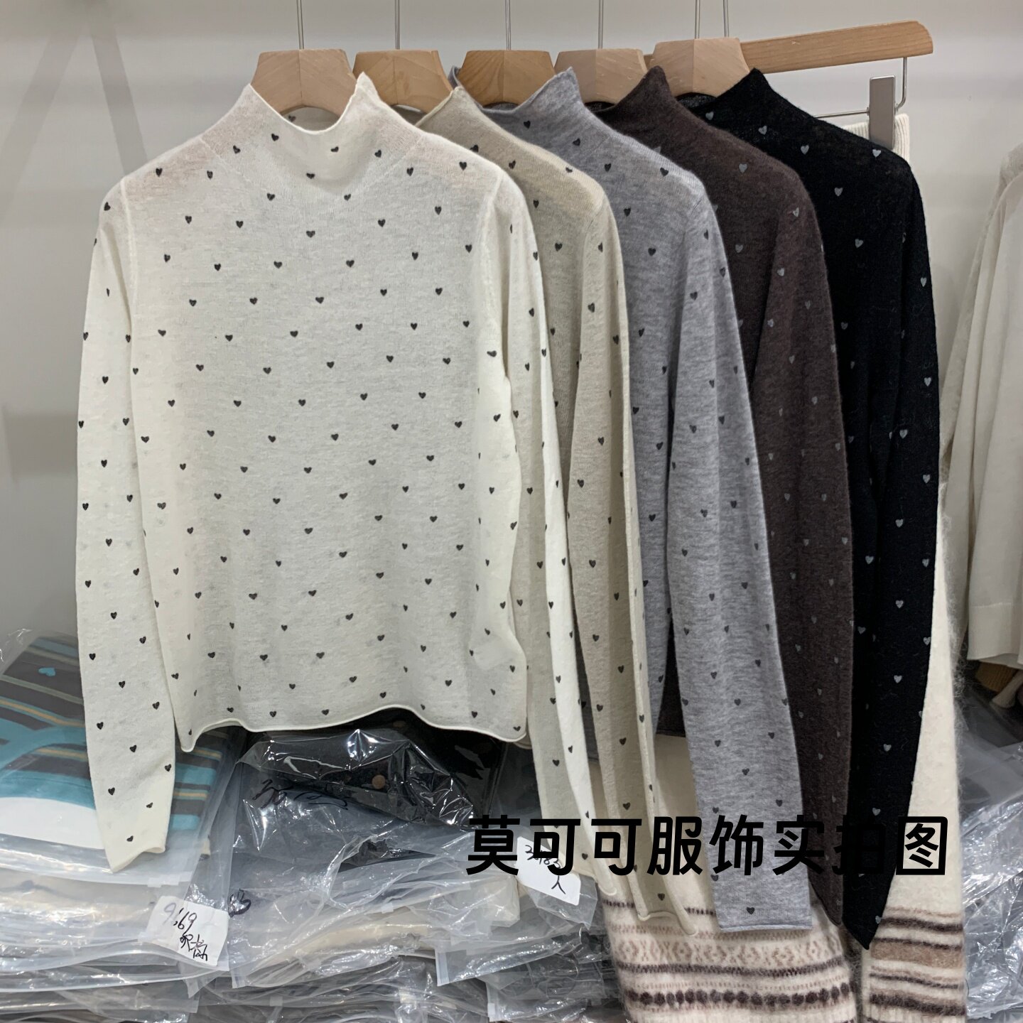 100%羊毛爱心波点半高领针织衫