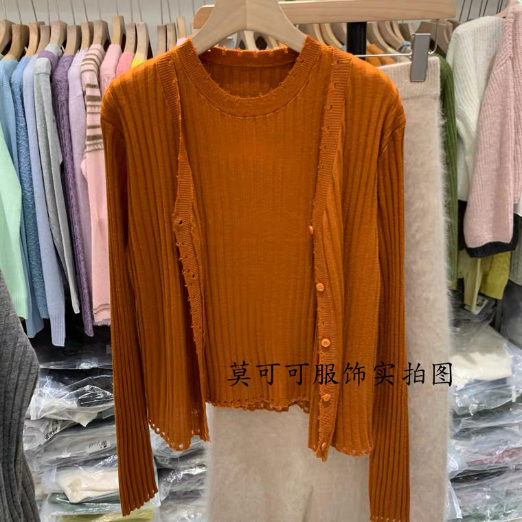 韩系坑条纹破洞V领针织两件套