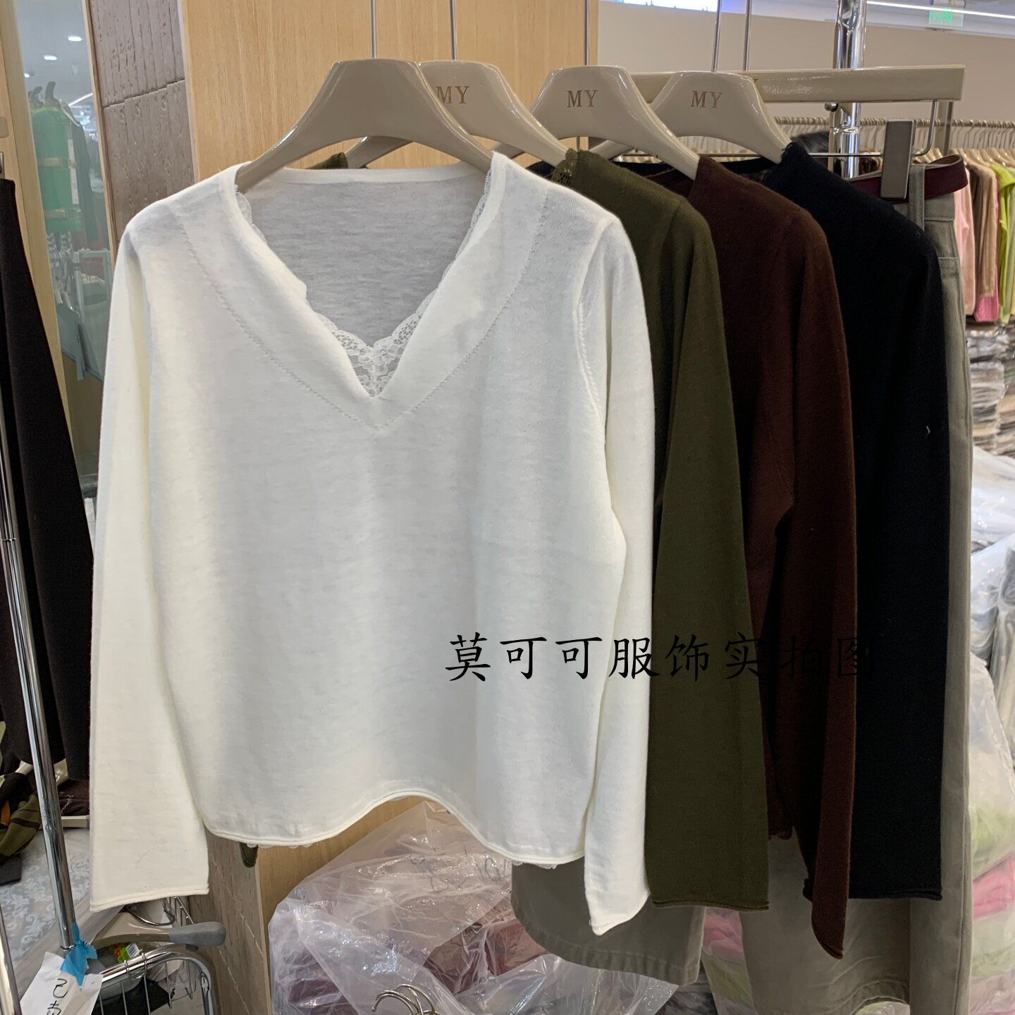 慵懒风V领蕾丝显瘦针织打底衫