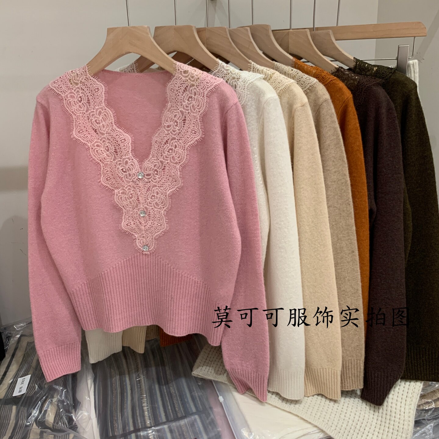 法式优雅V领蕾丝珍珠扣针织衫