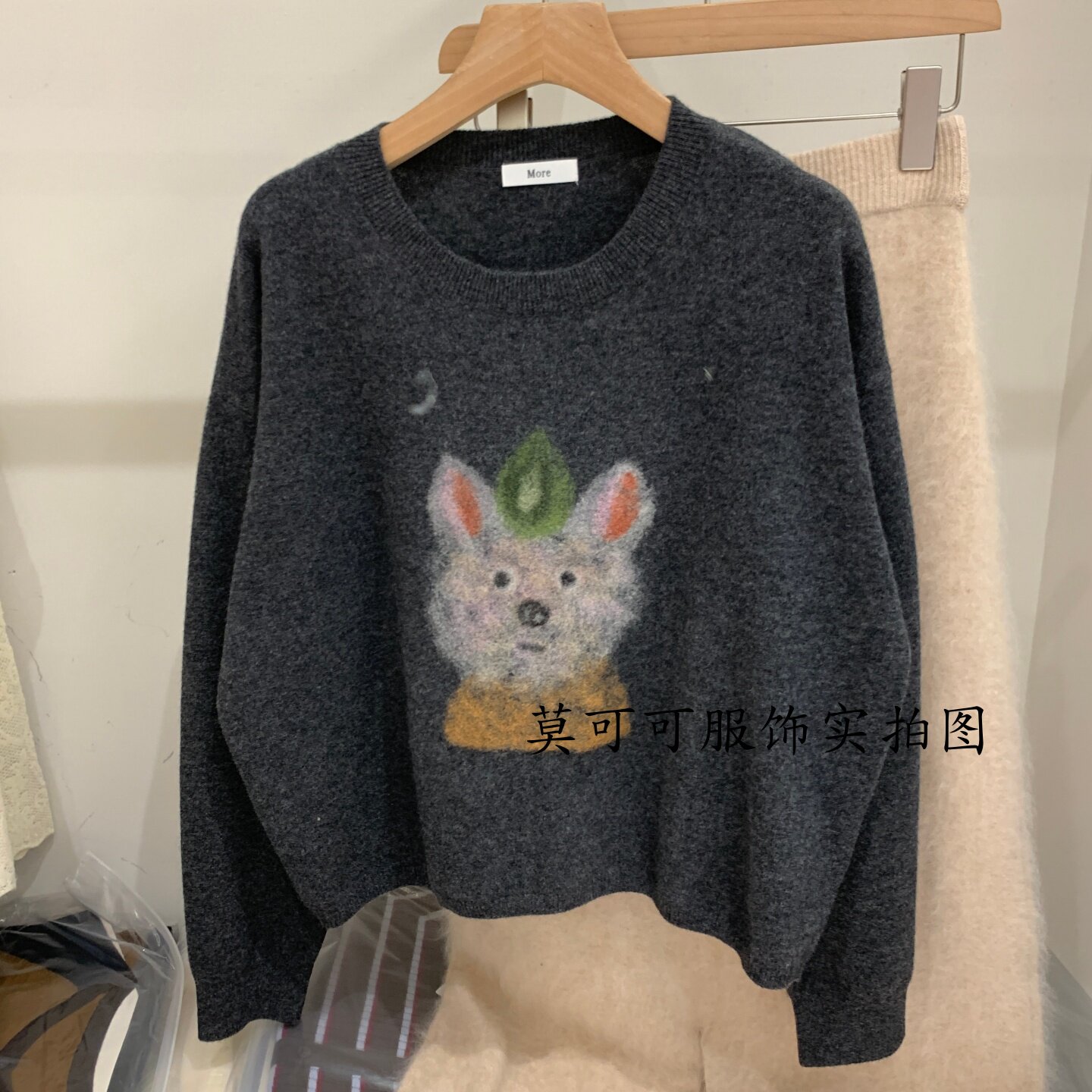 秋冬纯羊毛卡通圆领宽松女针织衫
