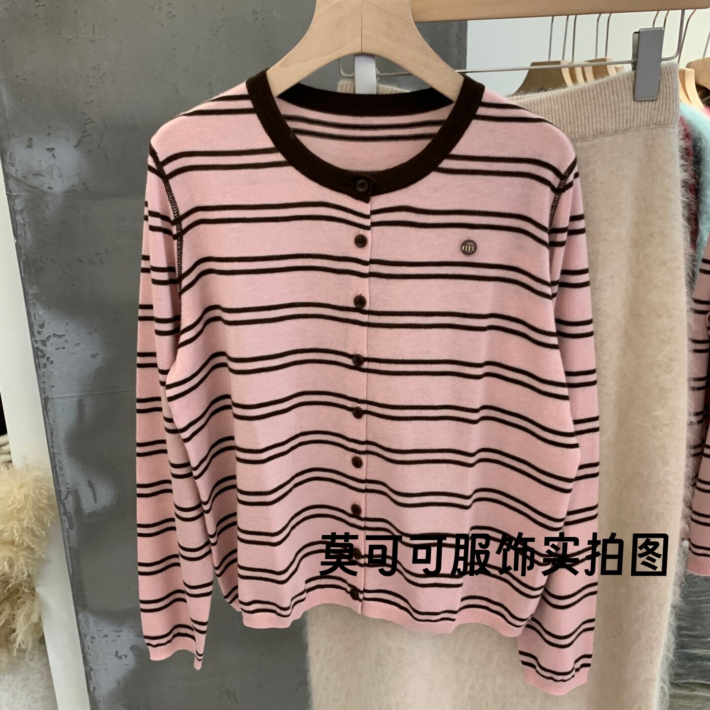 韩系粉色细条纹圆领针织开衫女