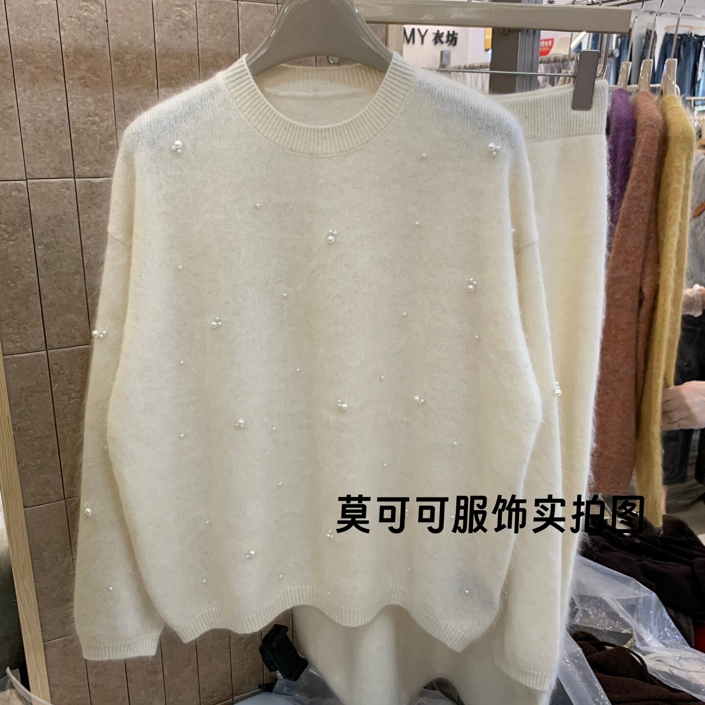 优雅珍珠钉珠圆领显瘦针织衫女