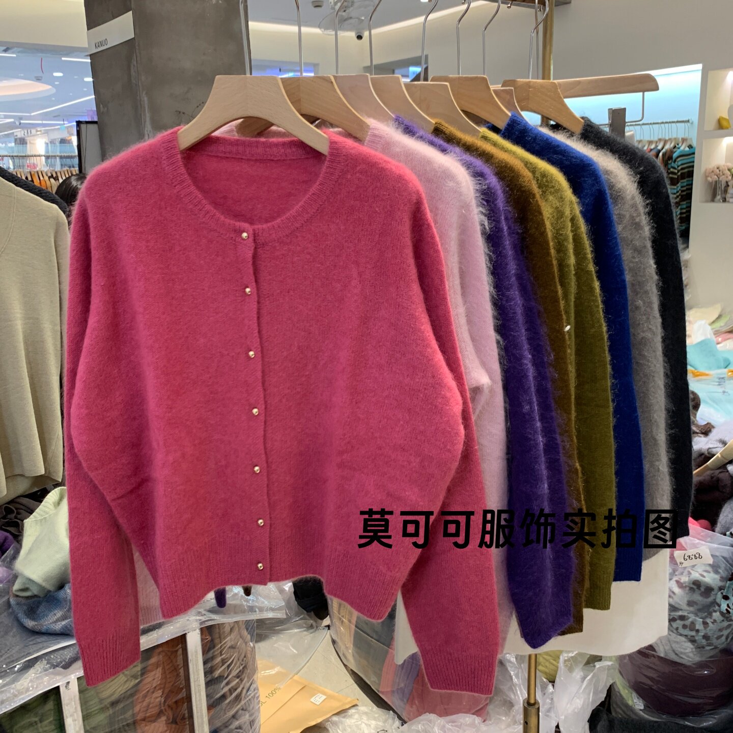 秋冬羊毛软糯金扣针织开衫女