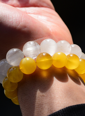 金绞蜜佩戴波罗的海琥珀手链