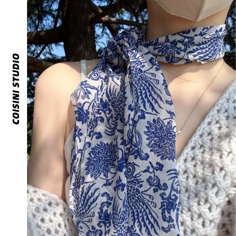 蓝色青花瓷长条丝巾女高级感薄款颈饰围巾夏季新印花防晒显白披肩图片