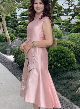 台灣買綉文創高級訂制純手工刺繡花瓶美人蝴蝶女裝訂金3000