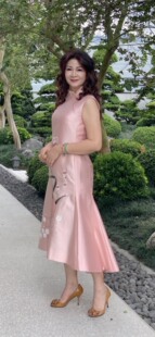 台灣買綉文創高級訂制純手工刺繡花瓶美人蝴蝶女裝訂金3000