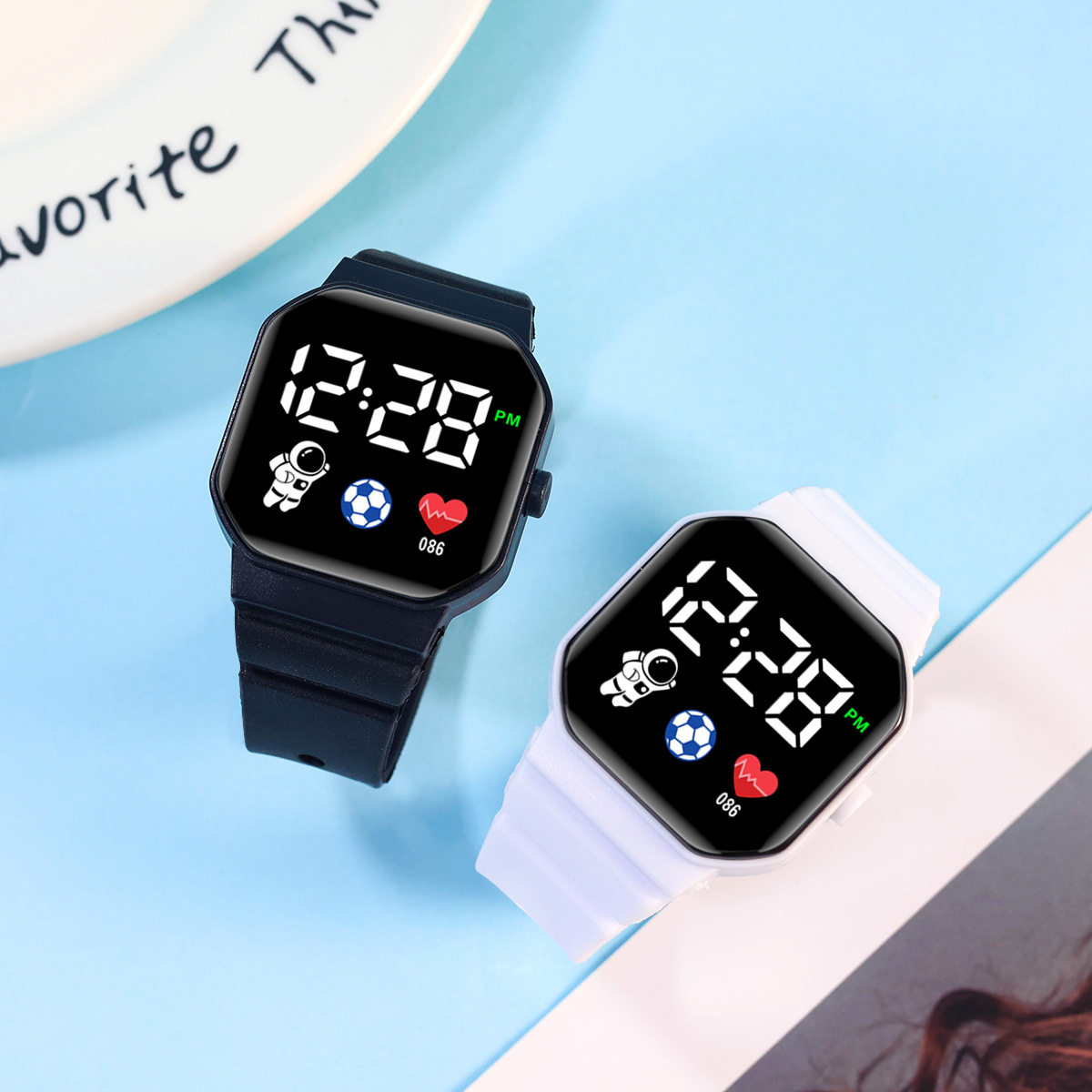 创意手表韩版潮流太空人儿童卡通手表简约初中小学生炫酷魅力装饰