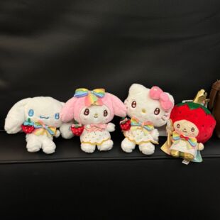 【特价】50周年系列草莓新闻hellokitty包包挂件毛绒公仔钥匙挂饰