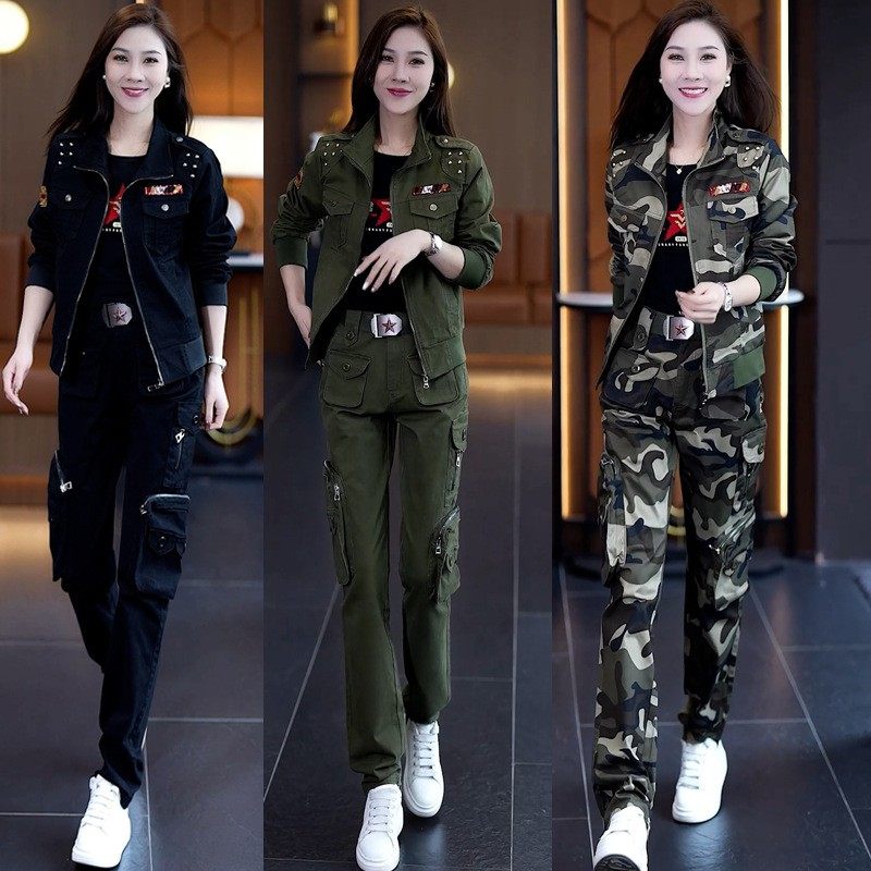 一套休闲户外修身三件军训服