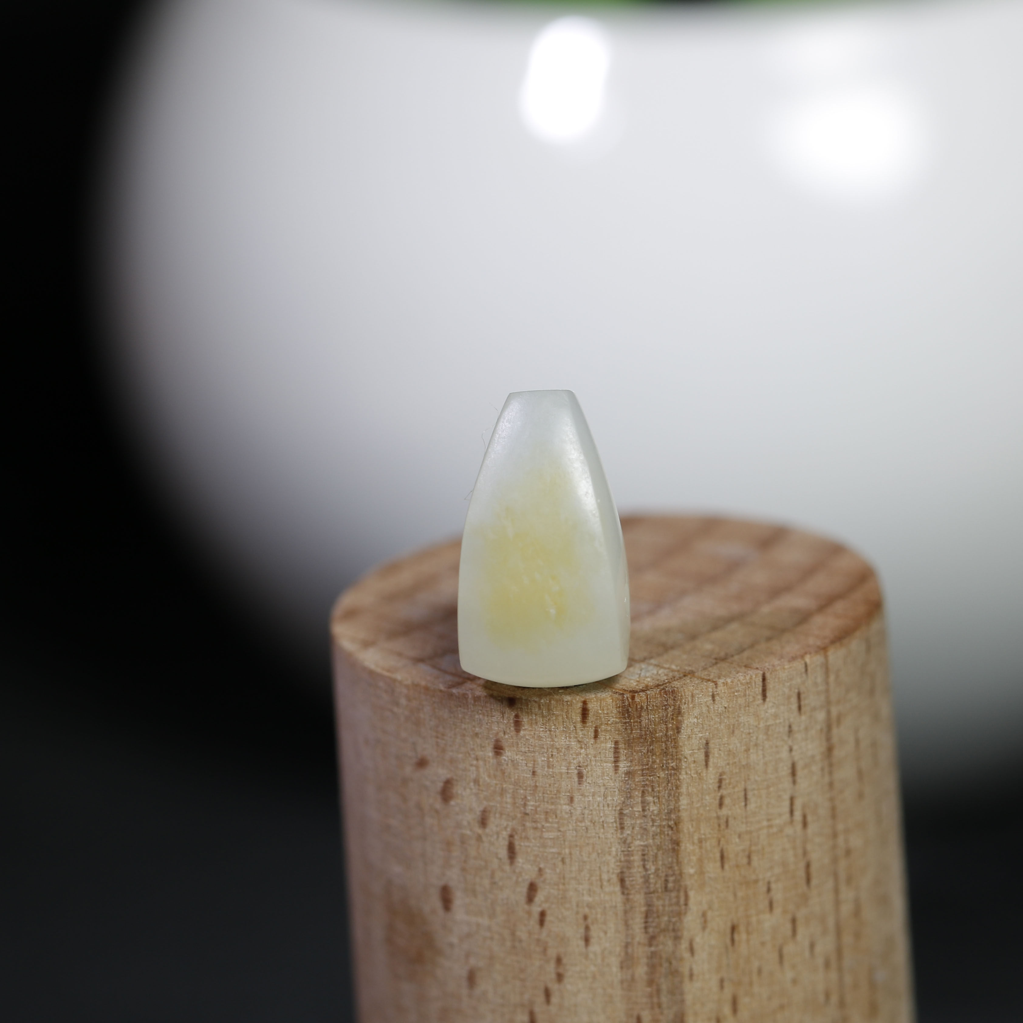 现货【珠玉珍藏】对孔9mm新疆和田玉籽料黄皮白玉三通佛头配饰